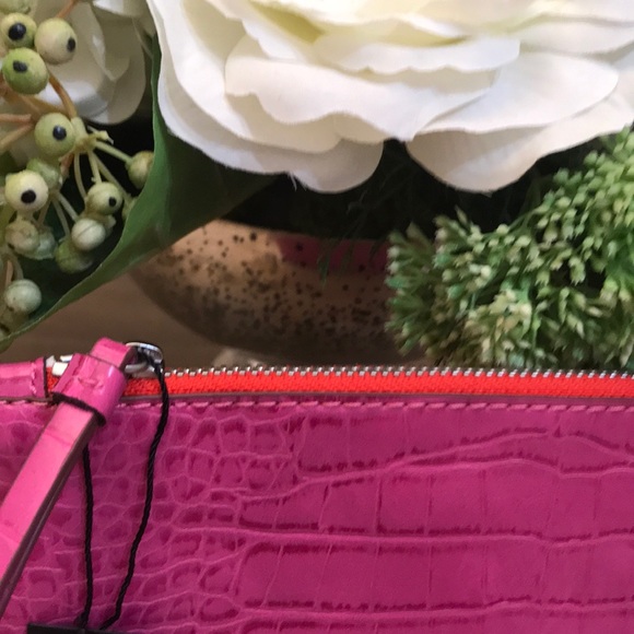 NWT Banana Republic Medium Vegan Leather Zip Pouch - Picture 3 of 7